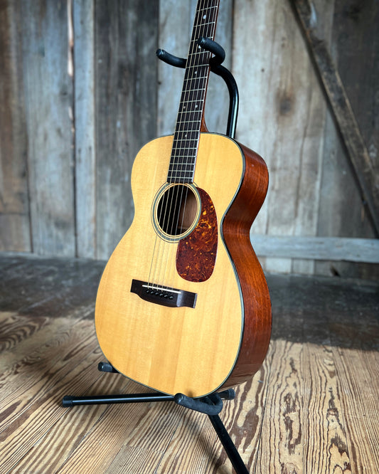 Showroom photo of Martin 0-18 Acoustic Guitar (1957)