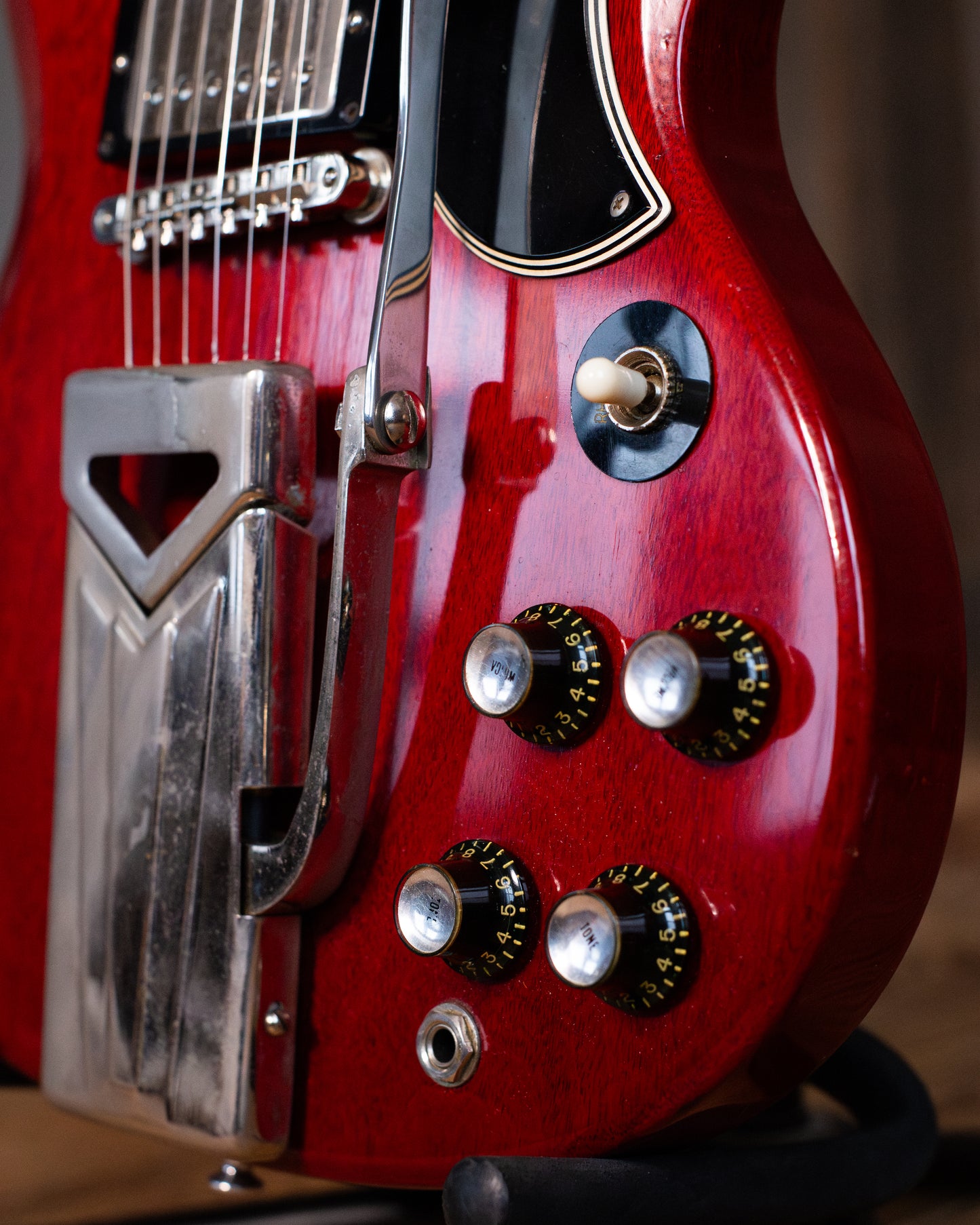 Showroom photo of Front detail of Gibson Les Paul Standard Electric Guitar