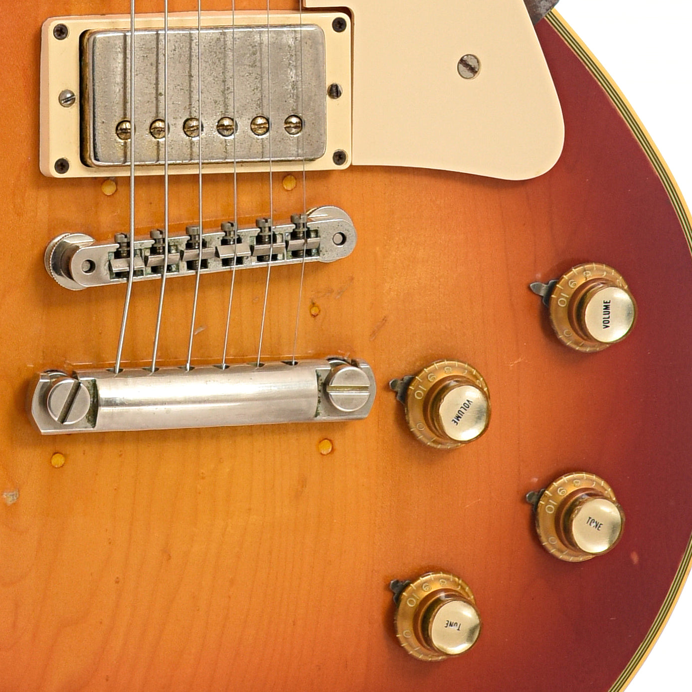 Bridge, tailpiece and controls of Gibson Les Paul Custom