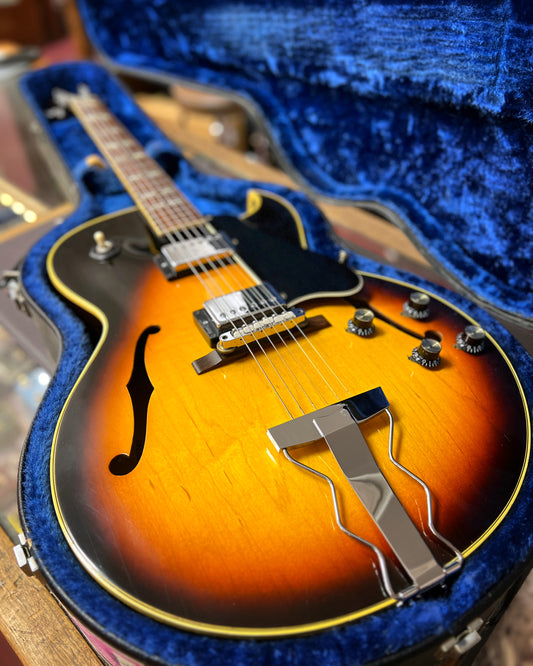 Showroom photo of Gibson ES-175 D Hollowbody Electric Guitar (1968)