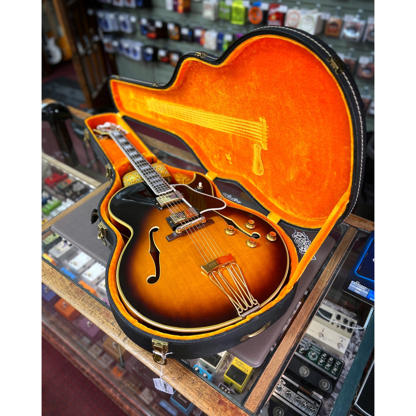 Showroom photo of Gibson Byrdland Hollow Body Electric Guitar (1969)