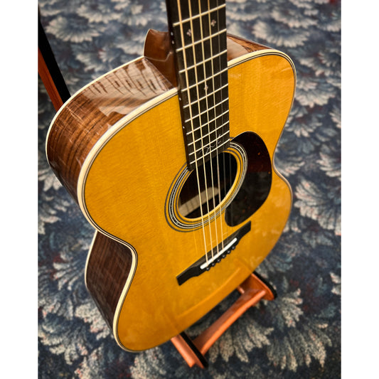 Martin 000-28 Brooke Ligertwood Signature Guitar & Case