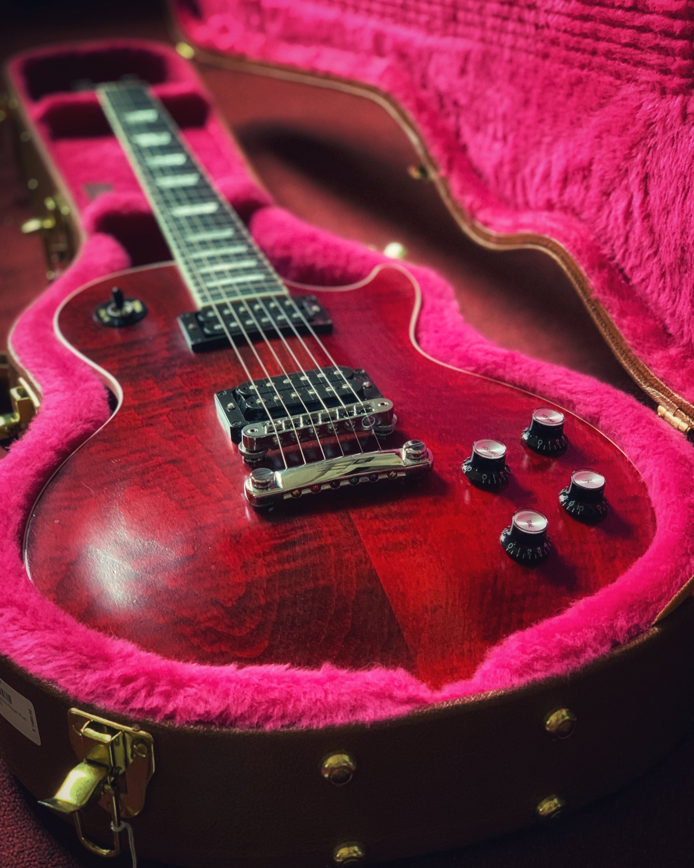 Vintage Guitars and Used Instruments For Sale | Elderly Instruments