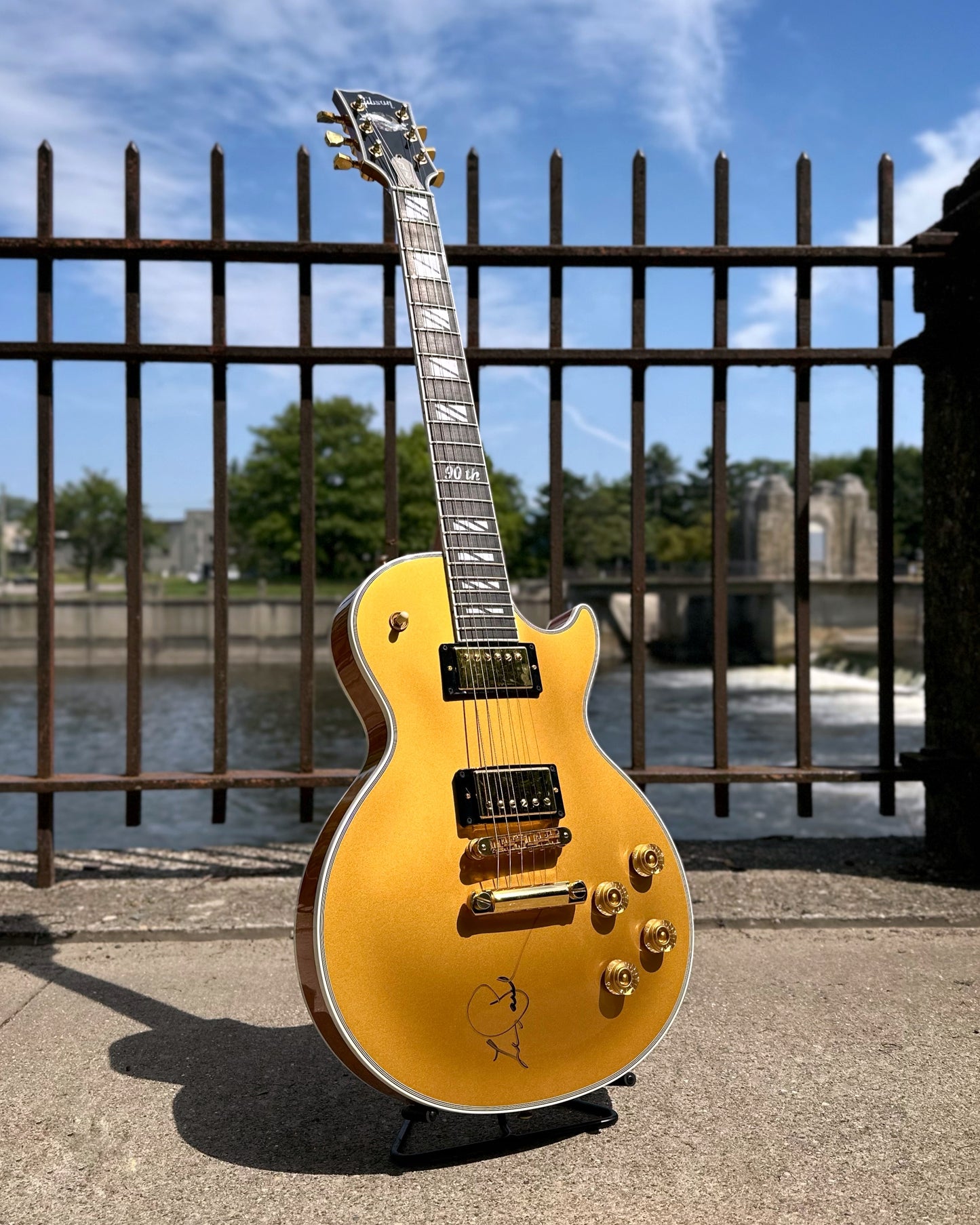 Showroom photo of Front of Gibson Les Paul Supreme Goldtop 90th Birthday Limited Edition