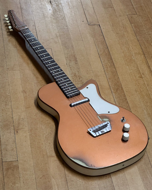 Showroom photo of Silvertone U-1 1415 Electric Guitar (1960)
