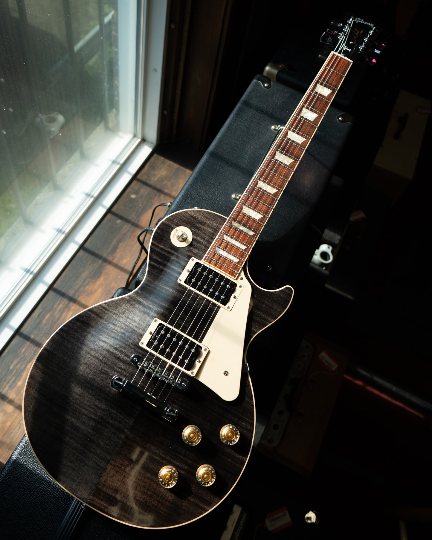 Showroom photo of Gibson Les Paul Signature T Electric Guitar (2013)