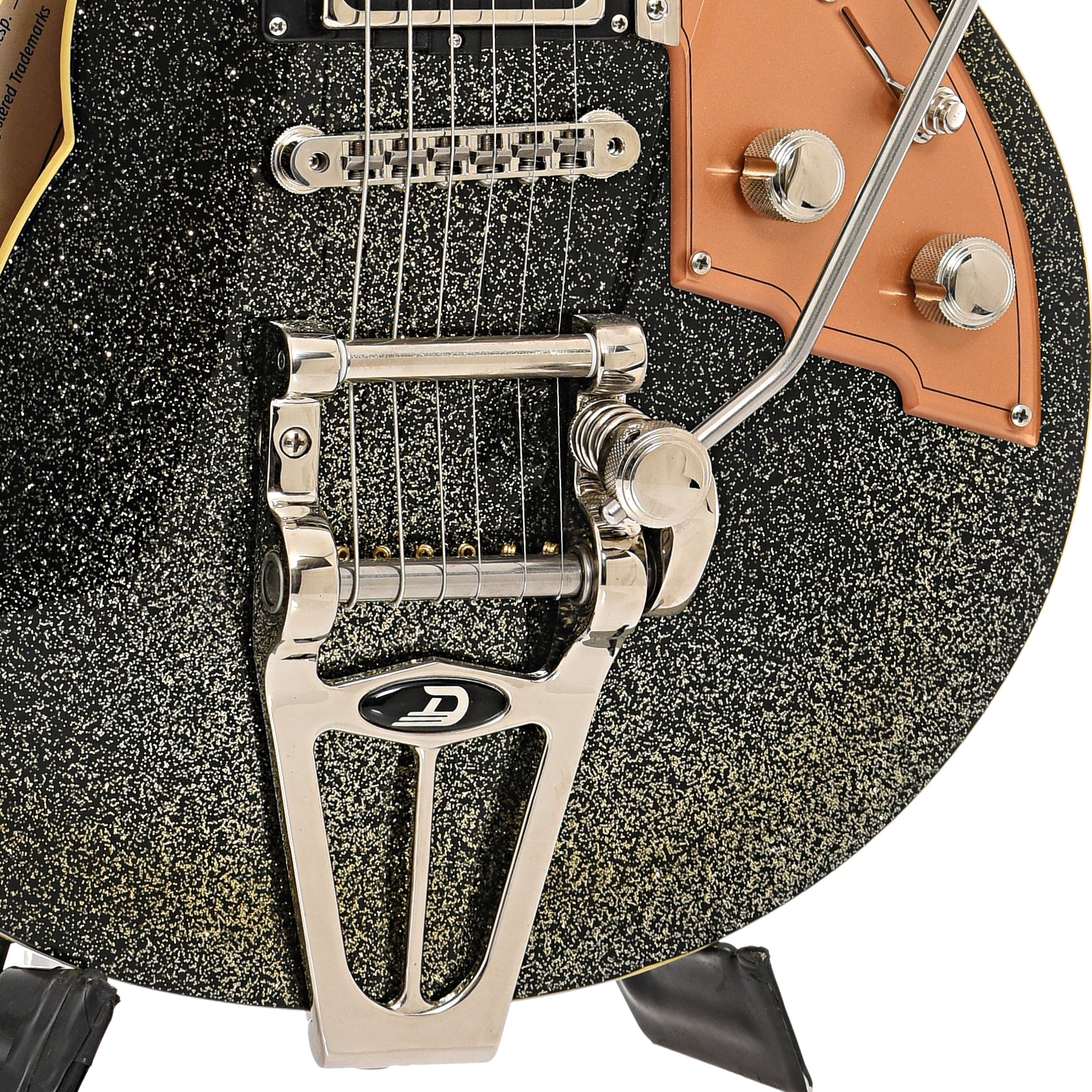 Tremolo, bridge and controls of Duesenberg Starplayer TV Special Hollowbody Electric Guitar