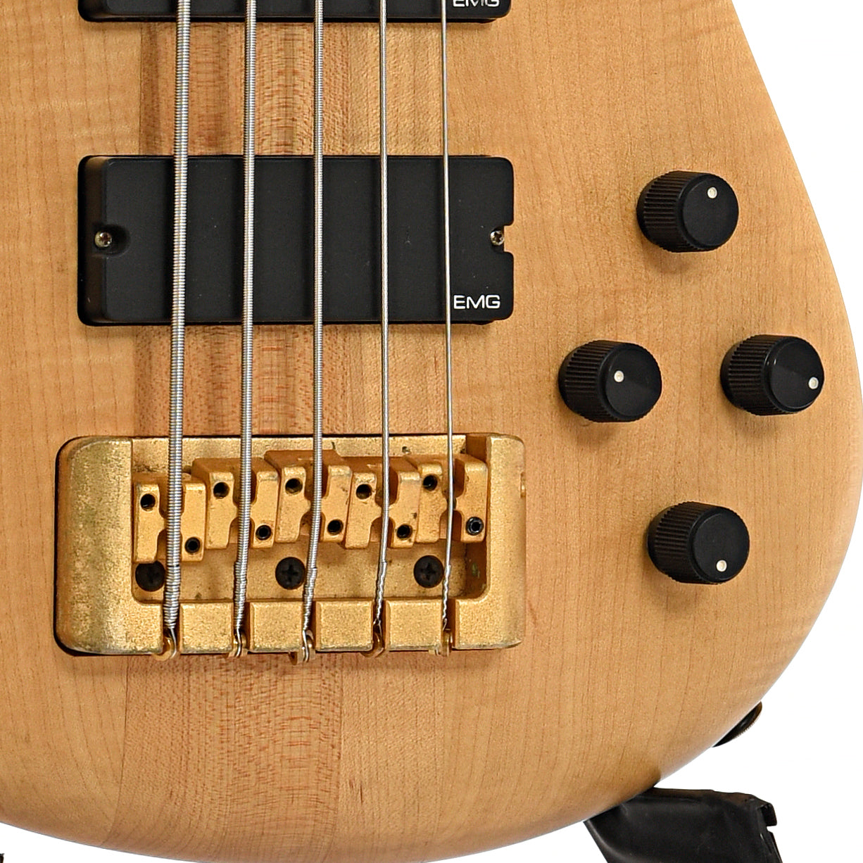 Bridge and controls of Spector NS5CR 5-String Electric Bass