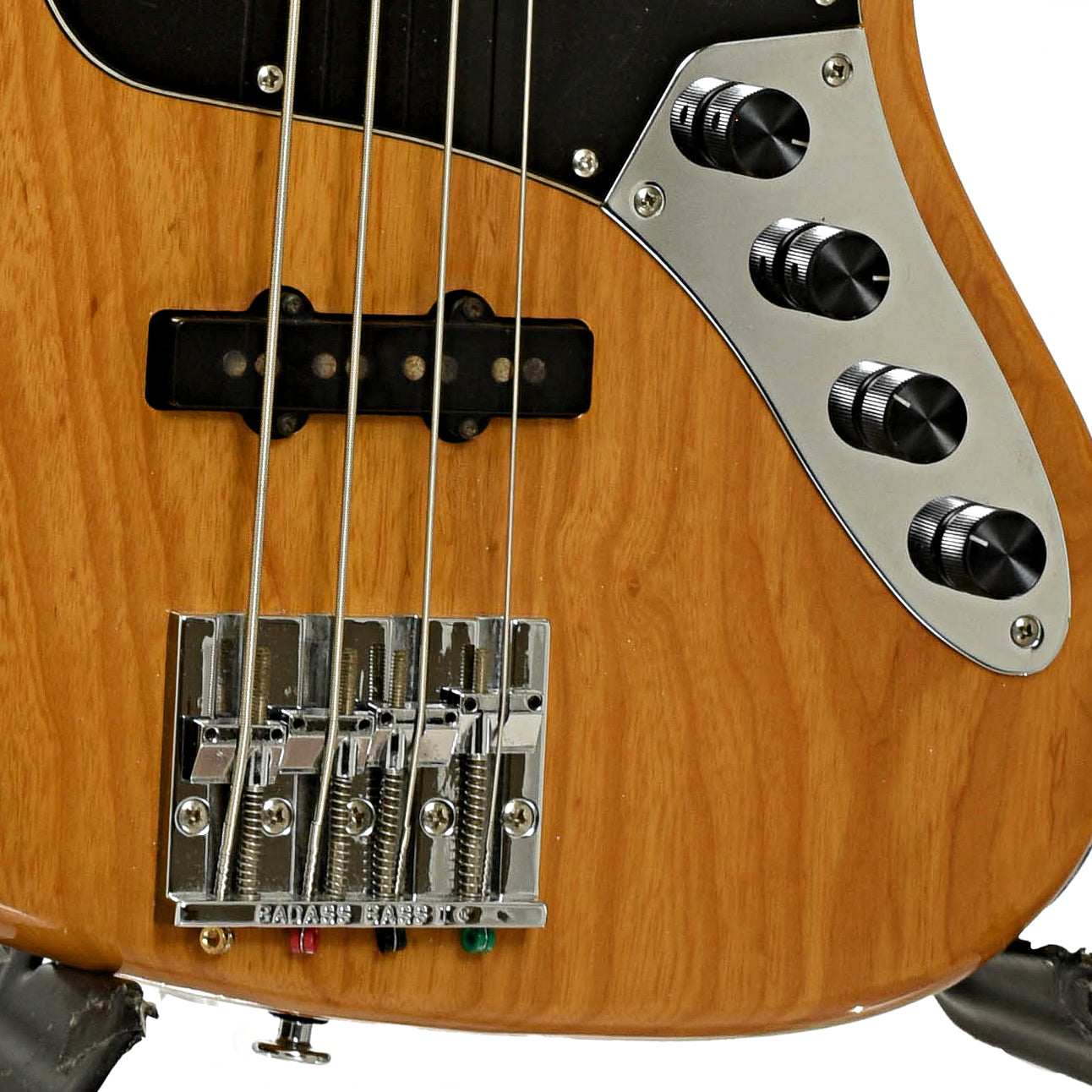 Bridge and controls of Moon JB4A 4-String Electric Bass