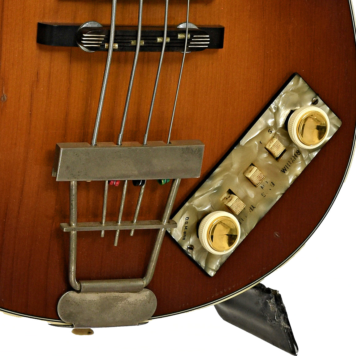 Bridge and controls of Hofner 500/1 Beatle Bass