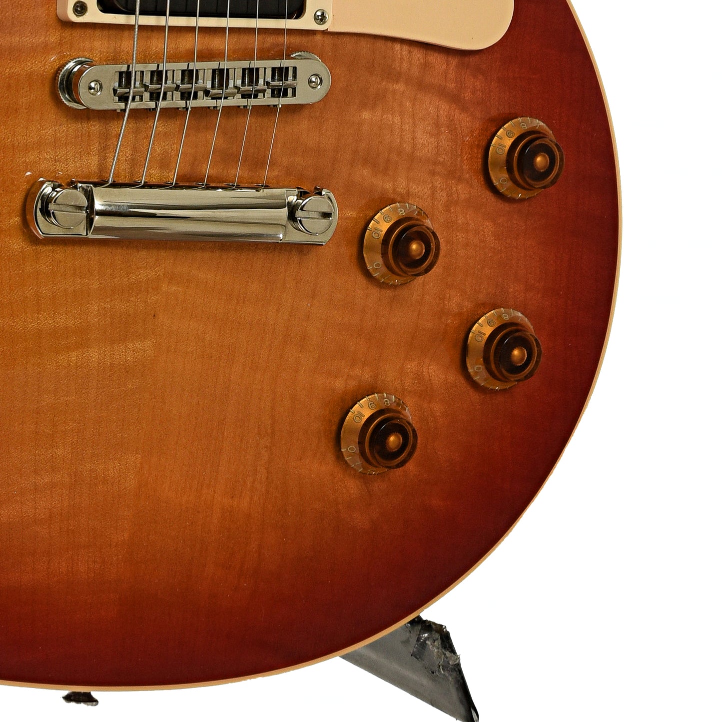 Bridge and controls of Gibson Les Paul Classic Antique Electric Guitar