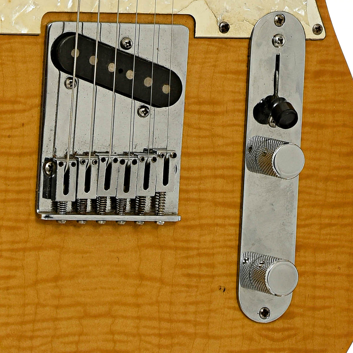 Bridge and controls of Fender Telecaster Deluxe Fotoflame Electric Guitar