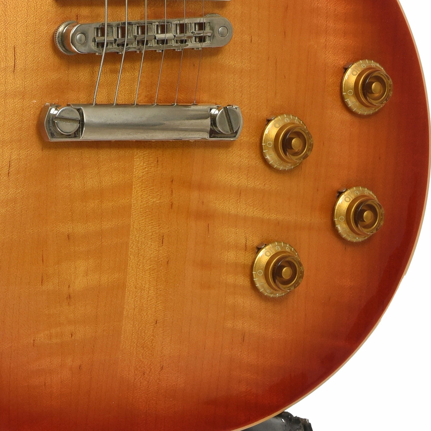 Bridge and controls of Gibson Les Paul Traditional T Electric Guitar