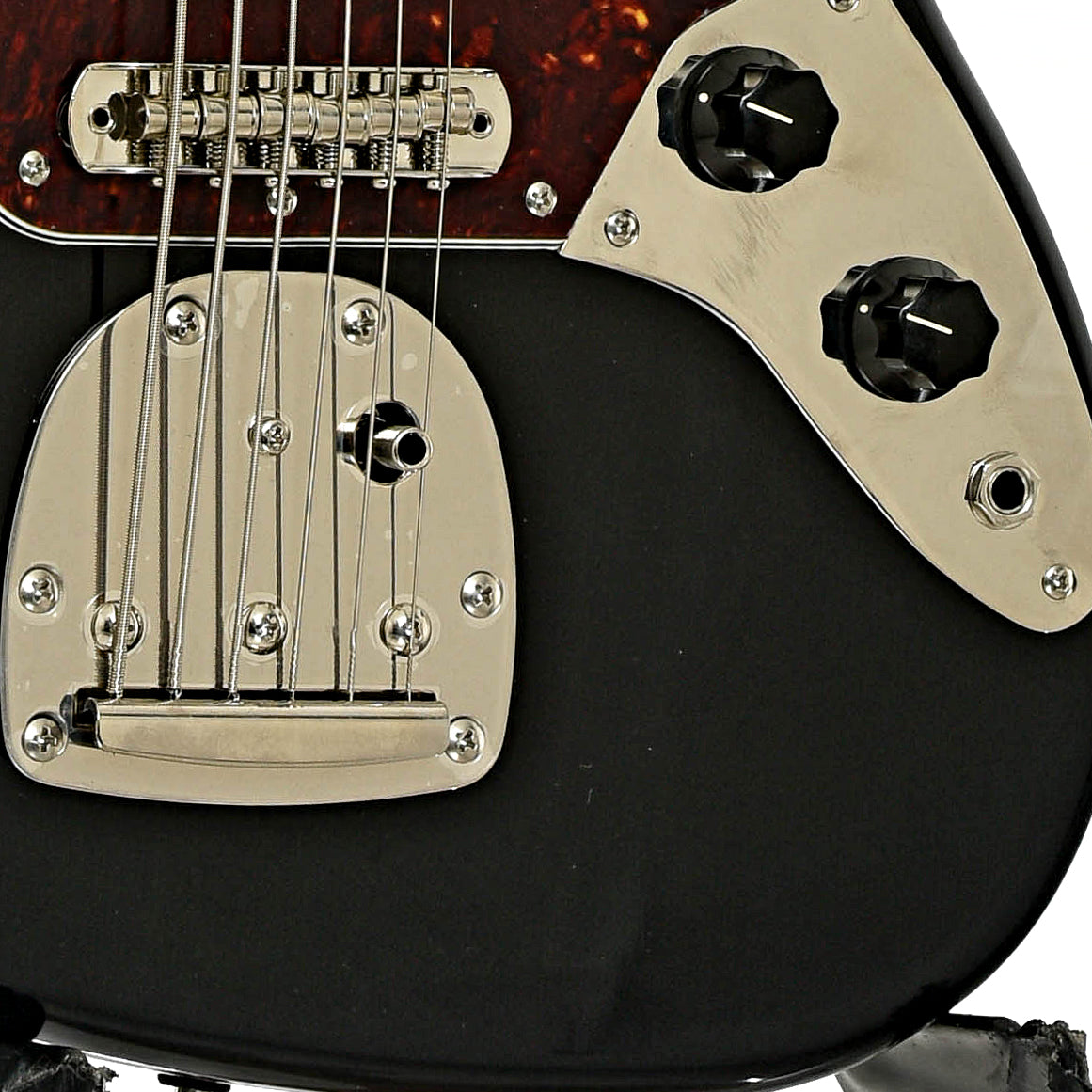 Bridge and controls of Squier Classic Vibe Bass VI