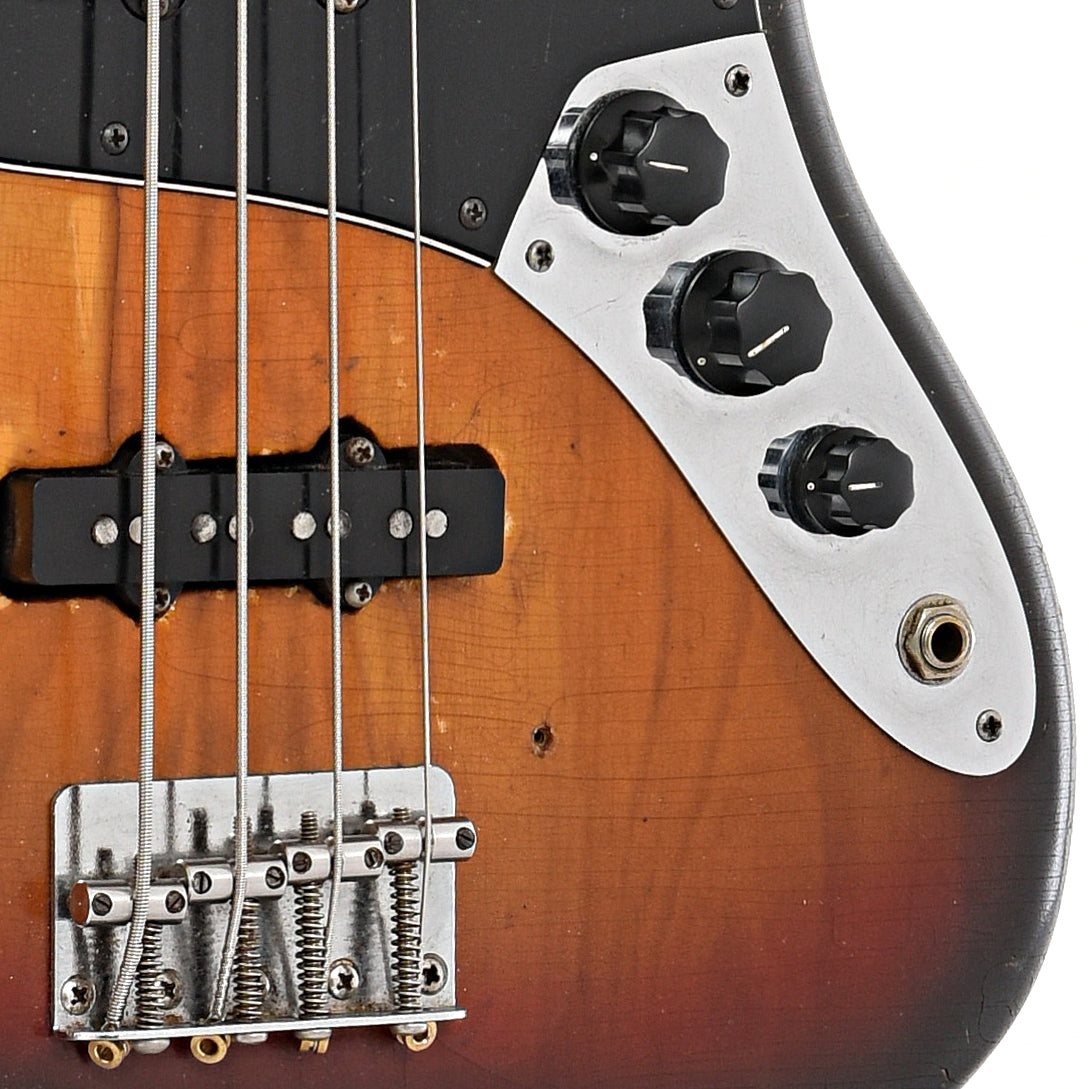 Bridge and controls of Fender Jazz Bass