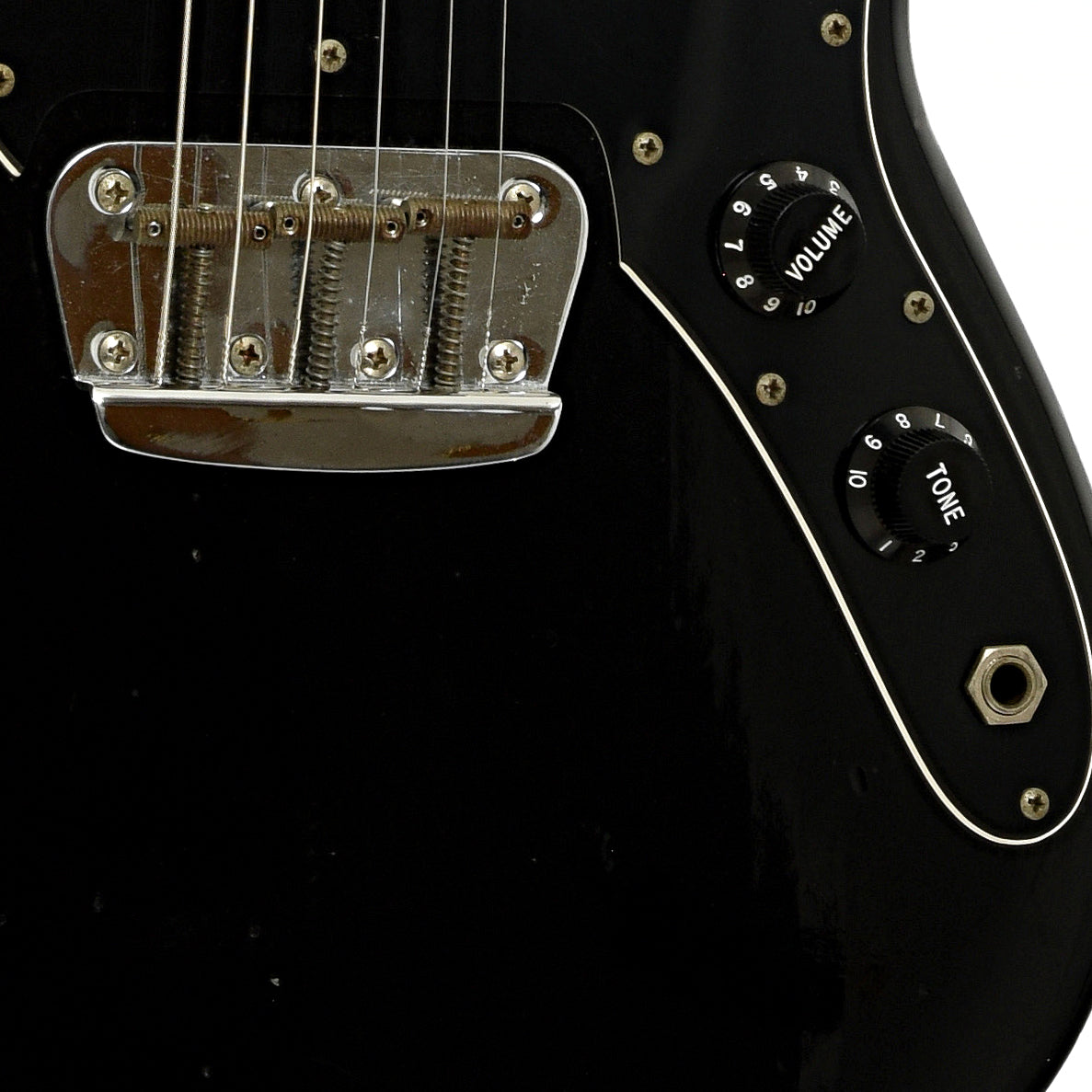 Bridge and controls of Fender Musicmaster Electric Guitar 