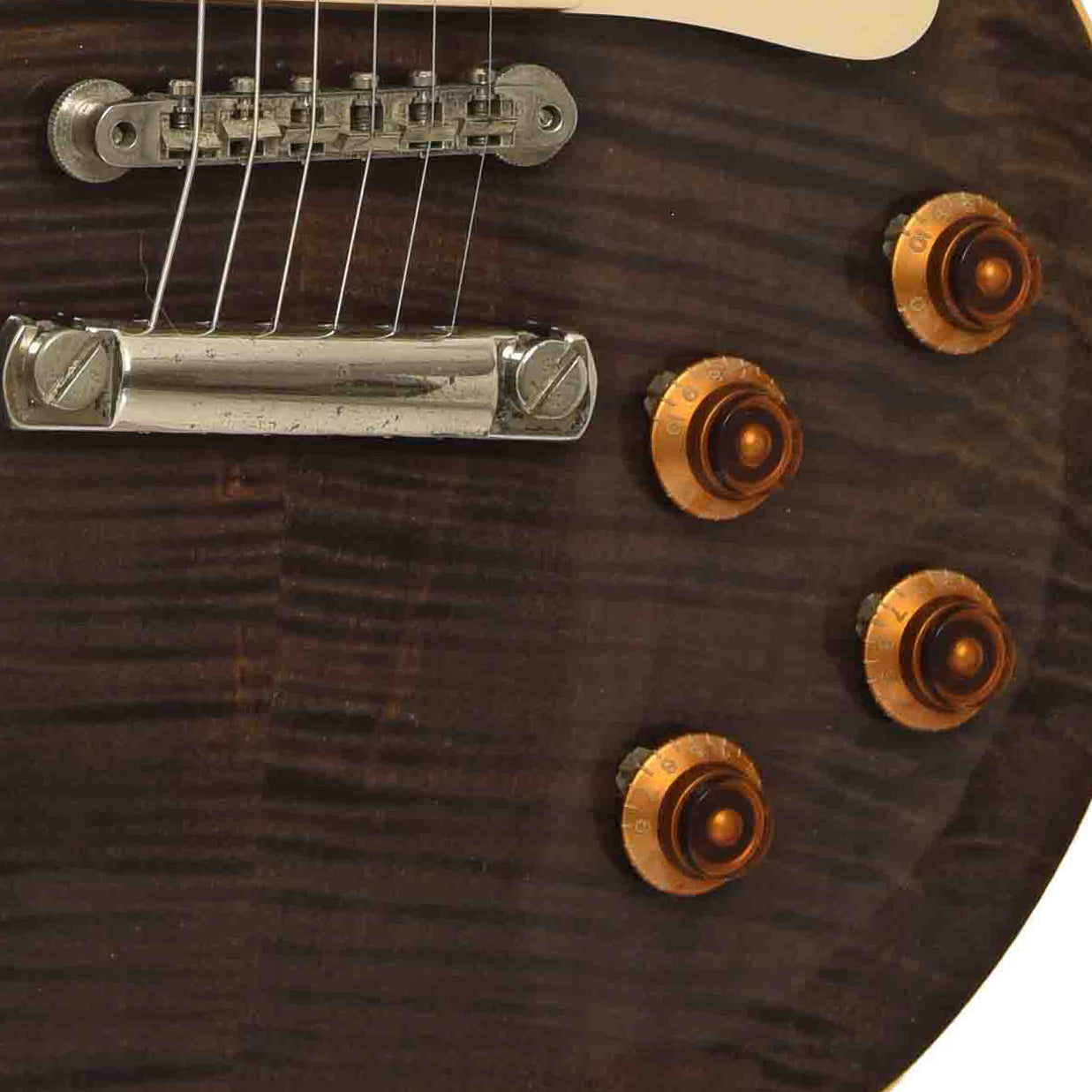 Bridge and controls of Gibson Les Paul Standard R8 Electric Guitar