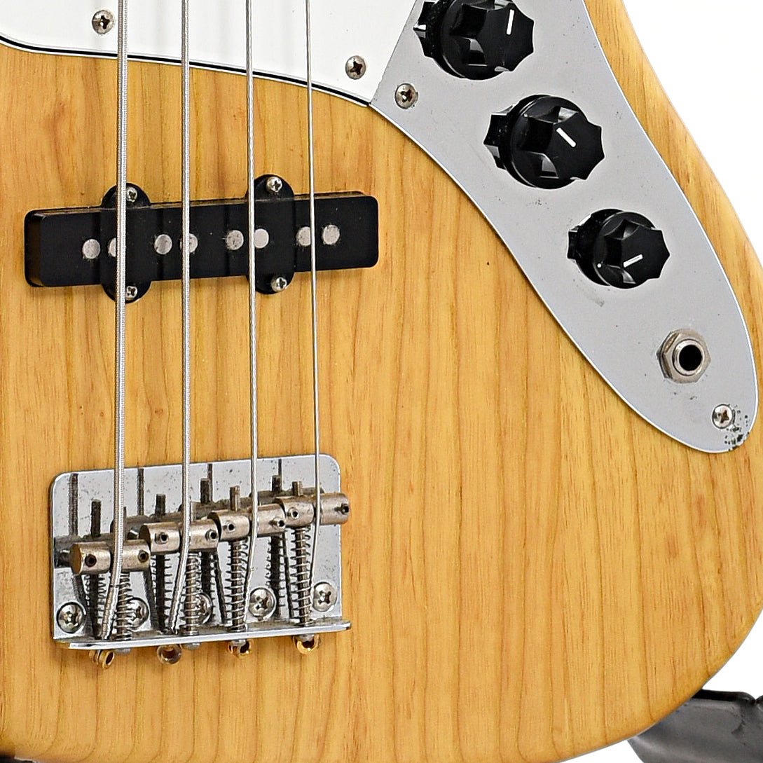 Tailpiece, bridge pickups and controls of Fender Vintage '75 Jazz Bass Reissue Electric Bass