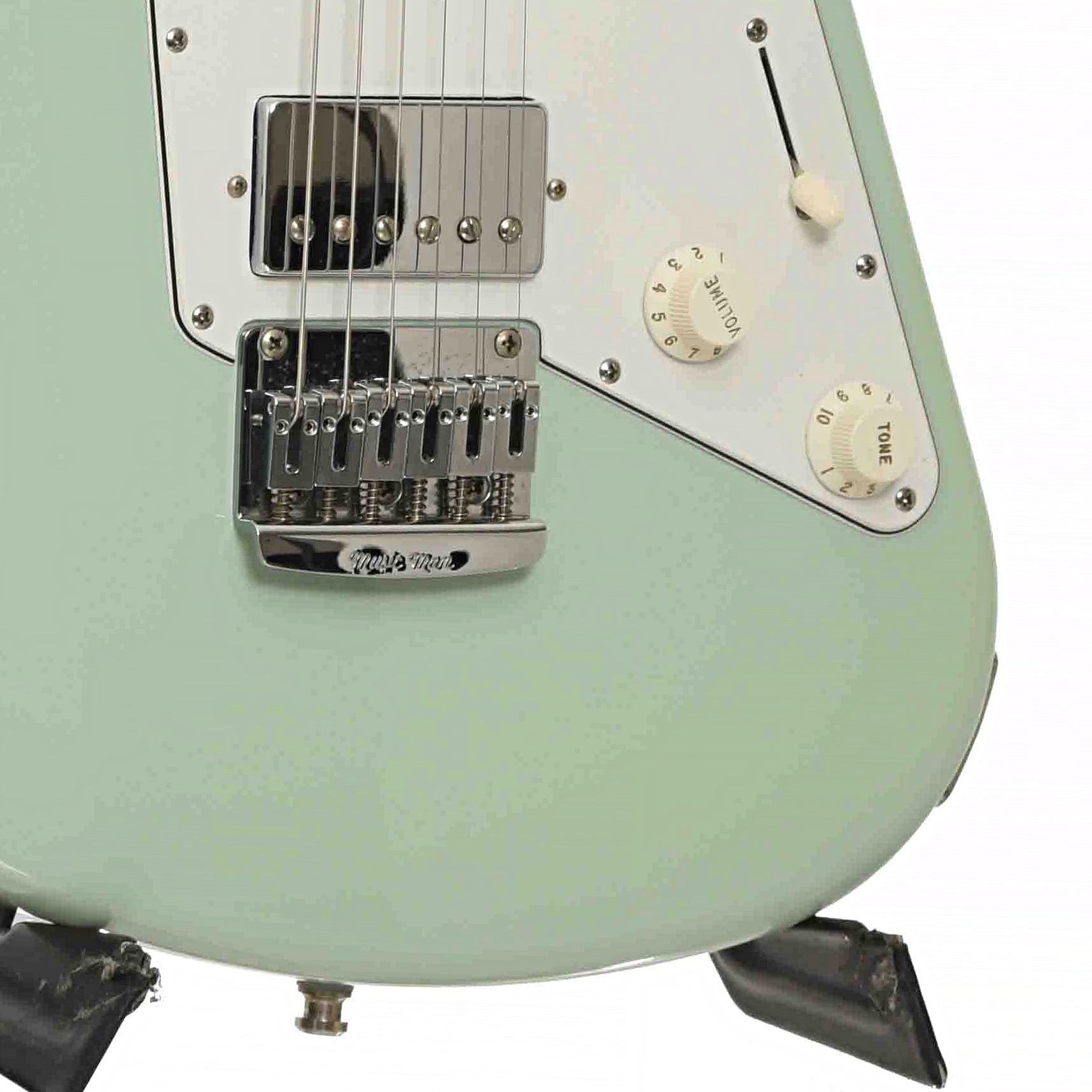 Bridge and Controls of Ernie Ball Music Man Albert Lee HH