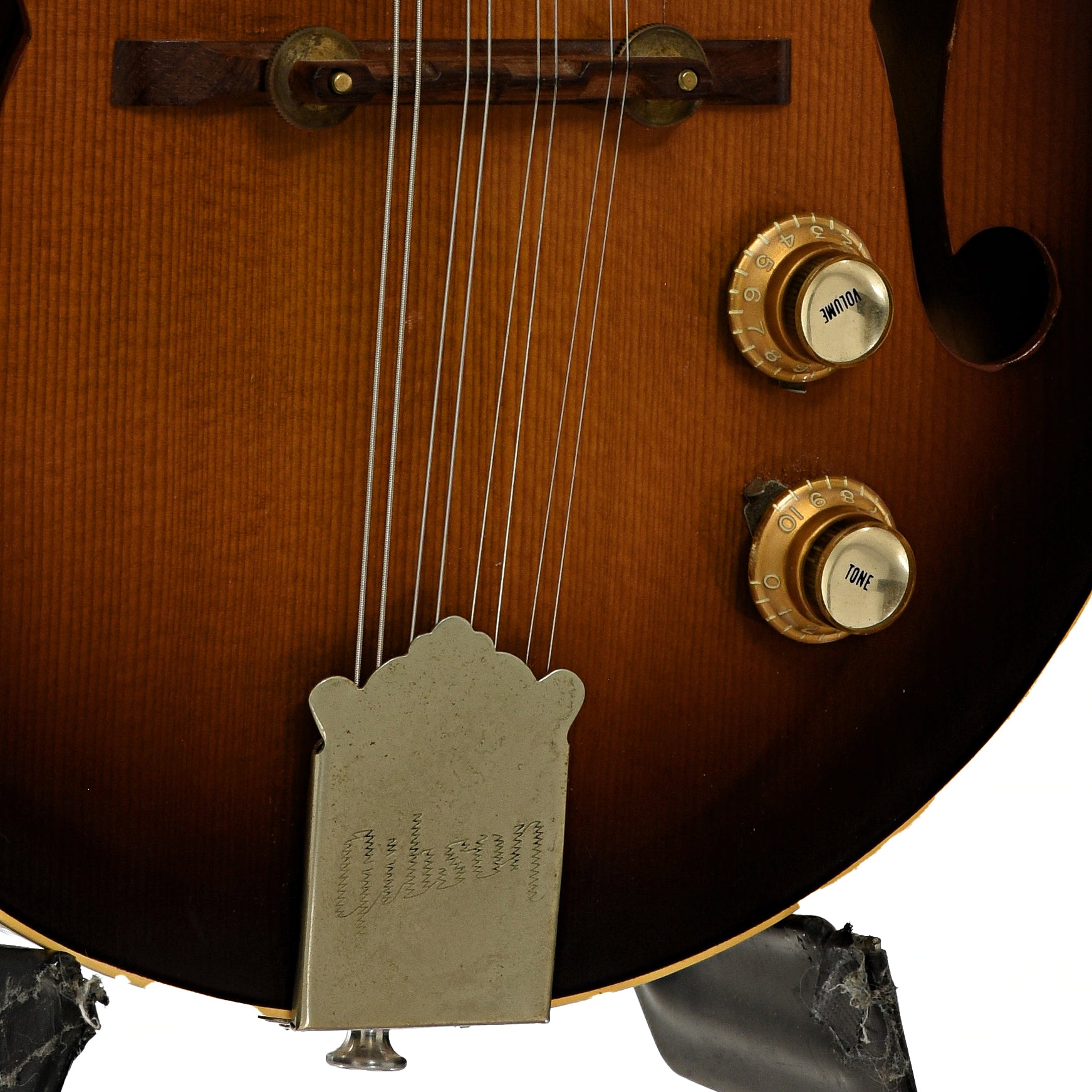 Bridge and controls of Gibson EM-150 Electric Mandolin