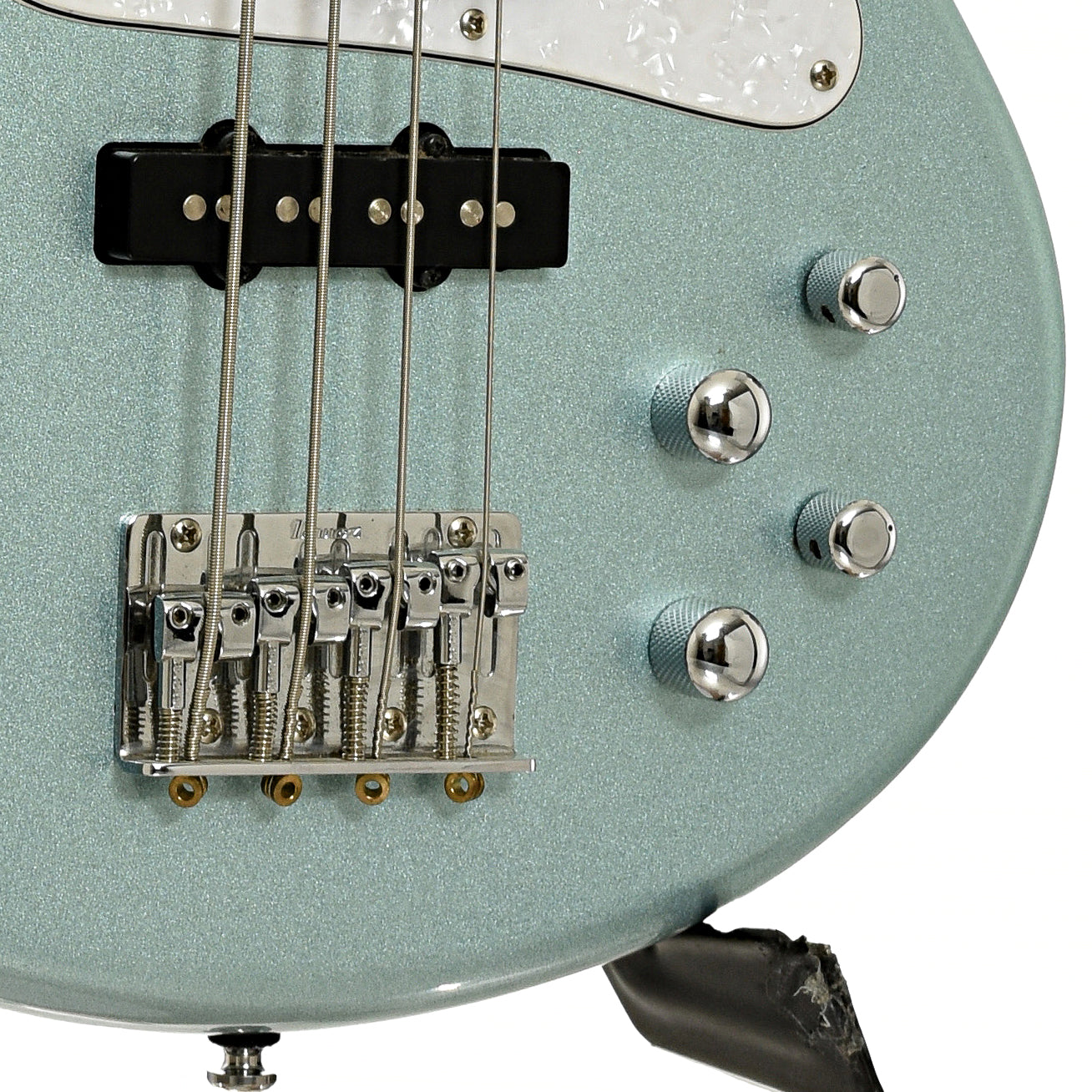 Bridge and controls of Ibanez SR Mezzo SMRD200 Electric Bass 