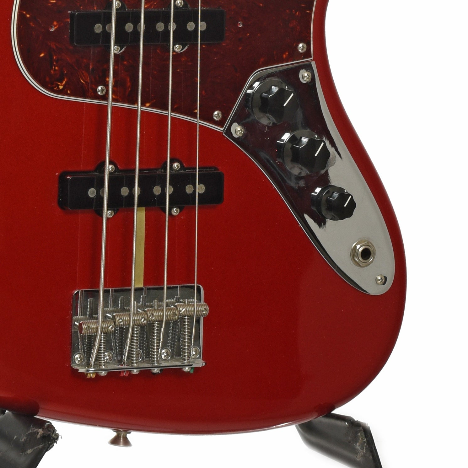 Bridge and controls of of Fender American Original '60s Jazz Bass