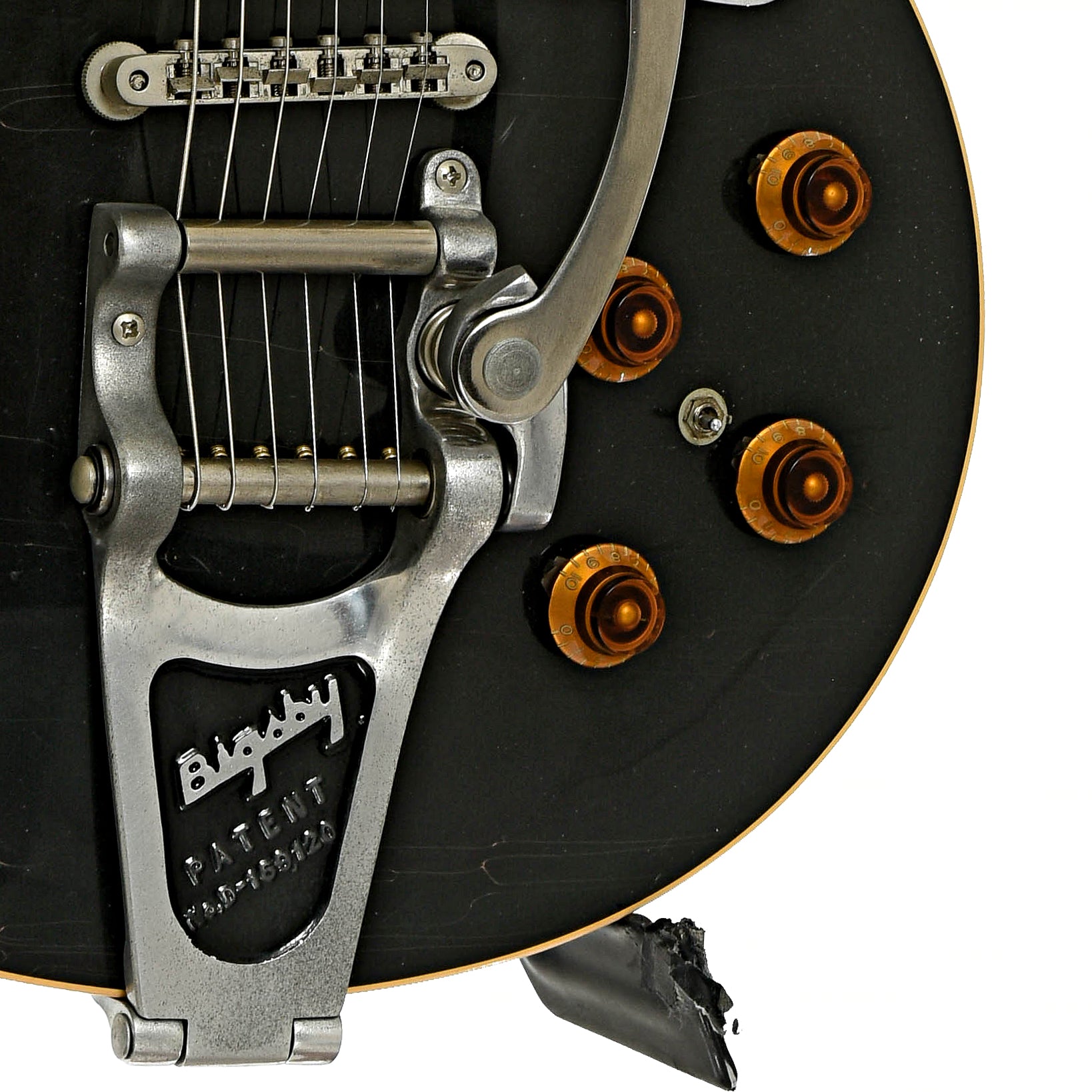 Bridge and controls of Gibson Les Paul Neil Young (Murphy Aged) Electric Guitar