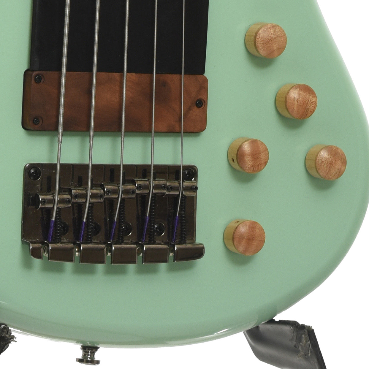 Bridge and controls of MTD Kingston Z5 5-String Electric Bass