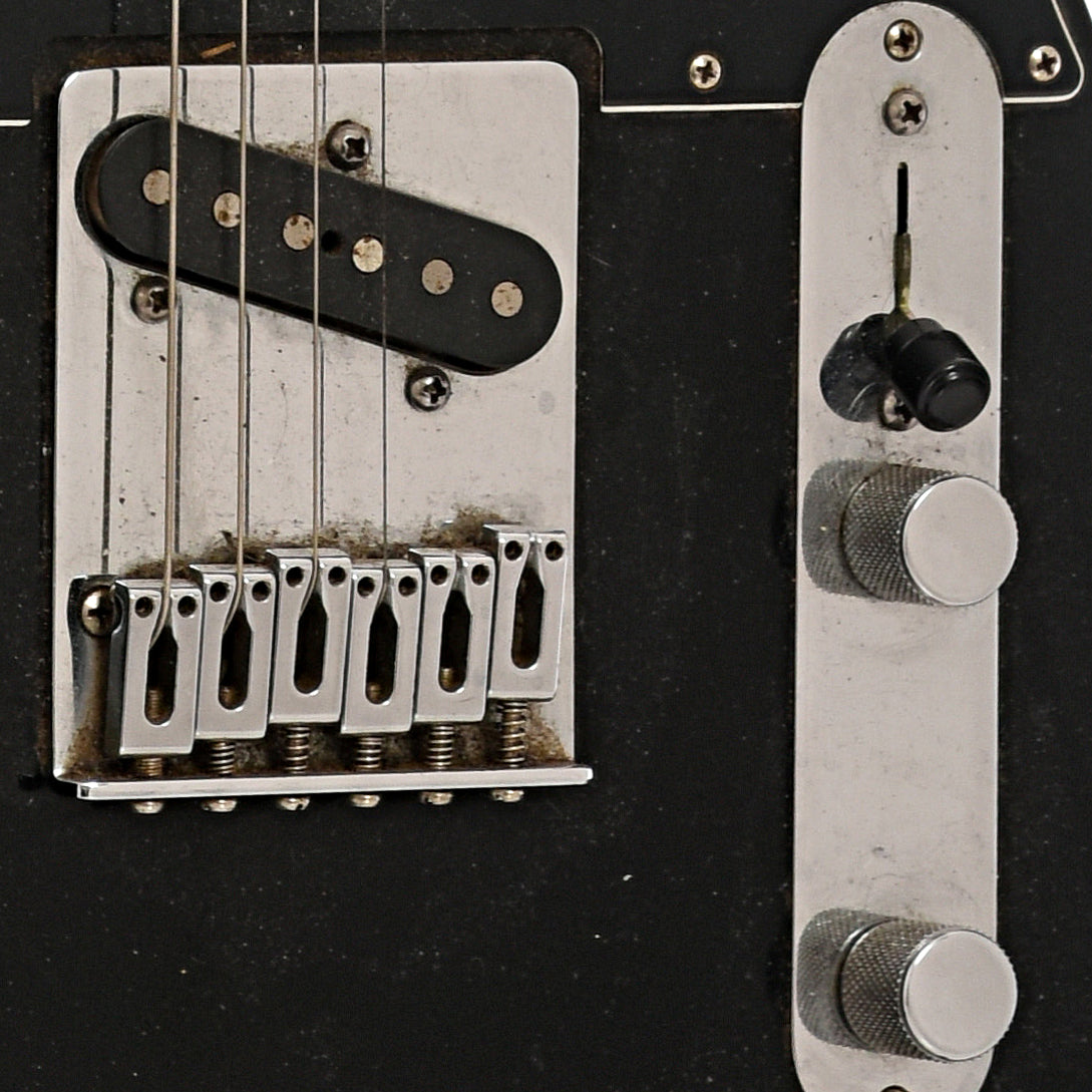 Bridge and controls of Fender Deluxe Blackout Telecaster