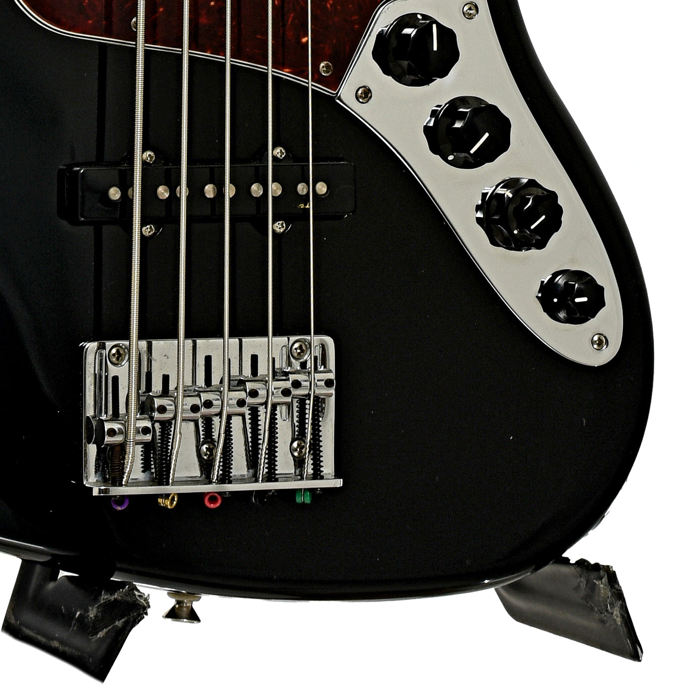Bridge and controls of Fender Deluxe Active Jazz Bass V