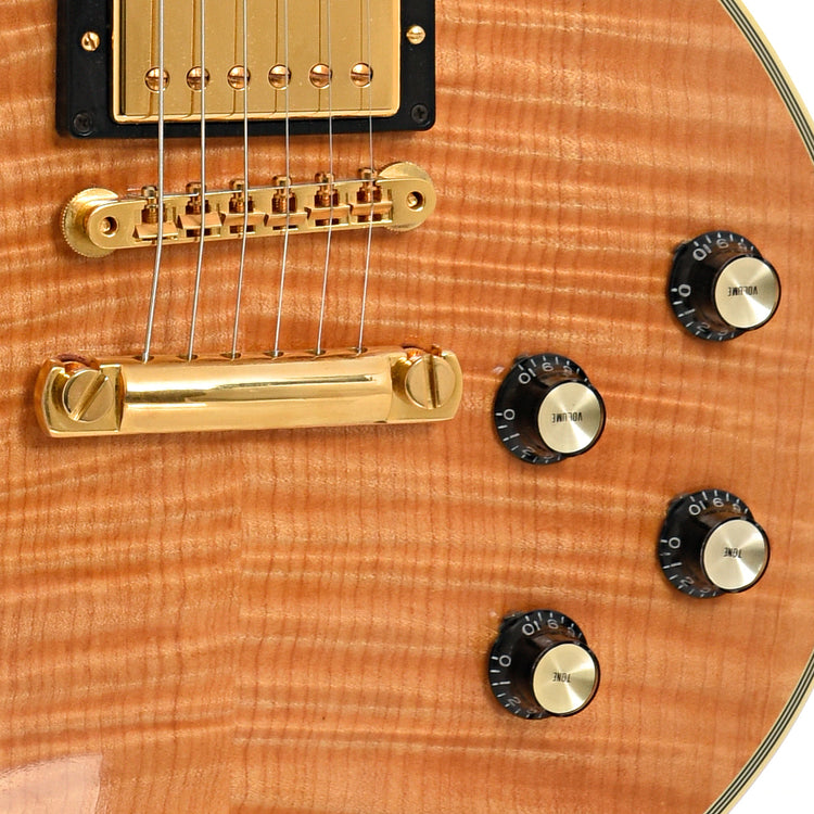 Tailpiece, bridge and controls of Gibson Les Paul Custom '68 Reissue Figured