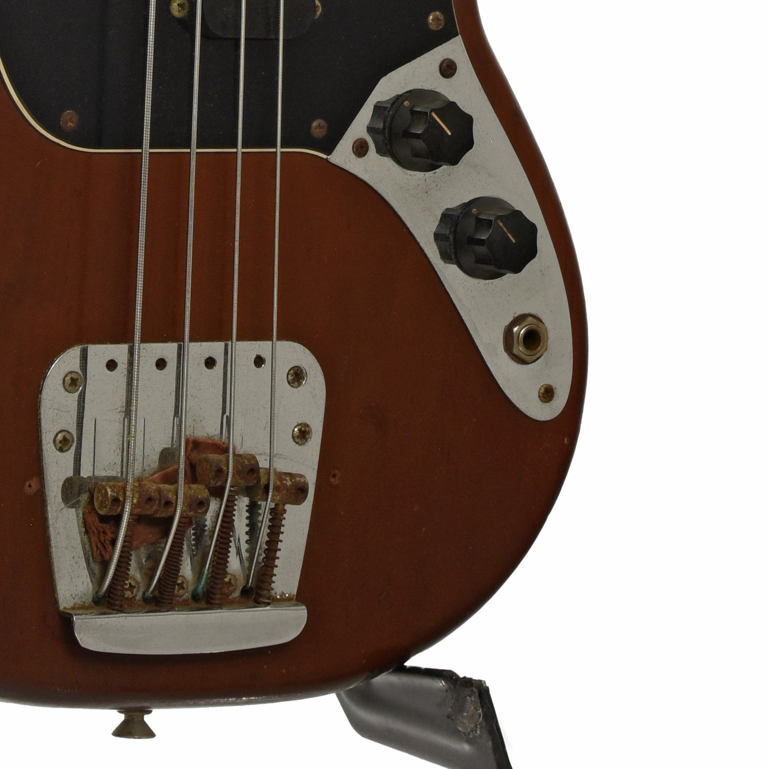 Bridge and controls of Fender Mustang Electric Bass