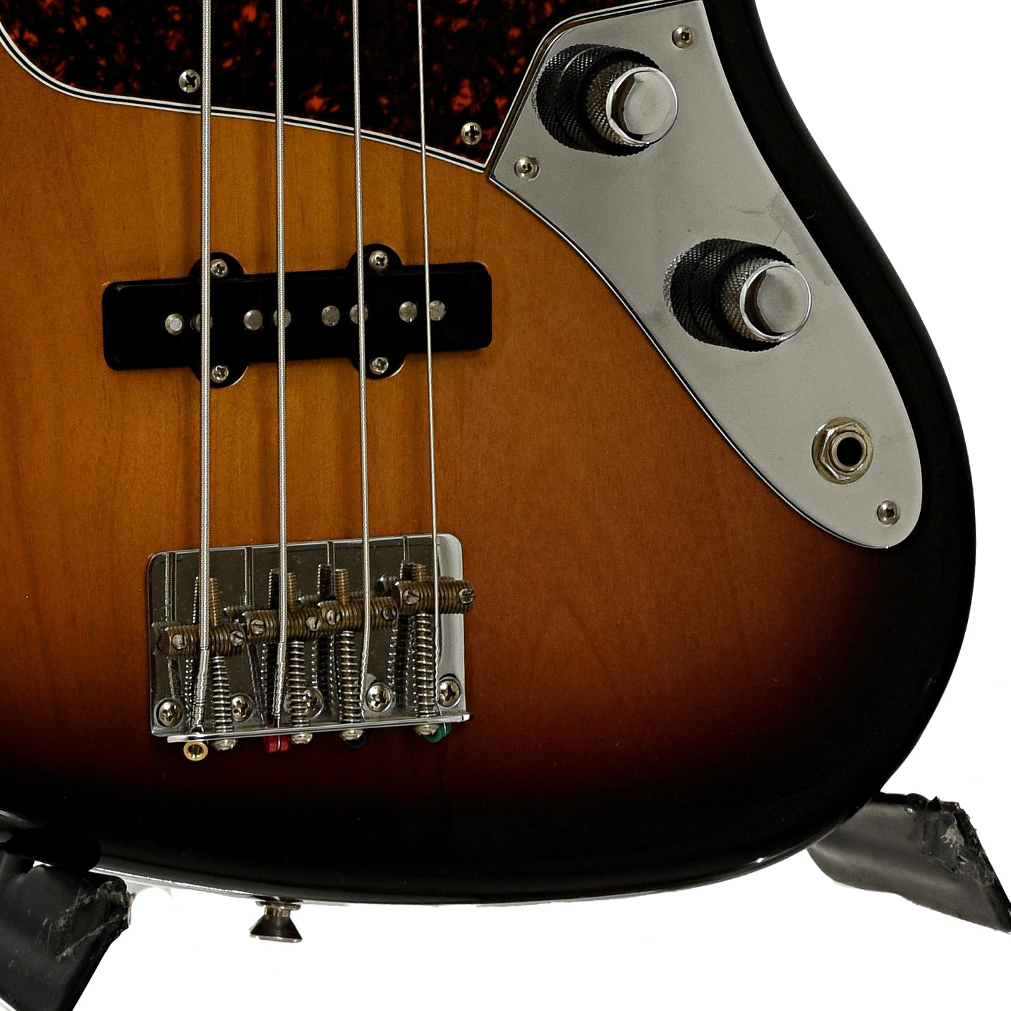 Bridge and controls of Fender American '62 Vintage Reissue Jazz Bass 