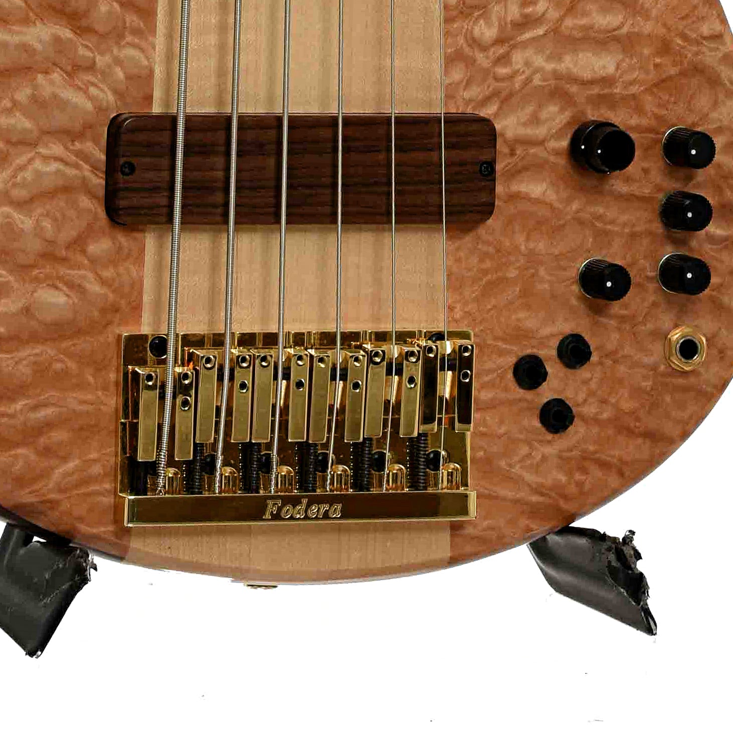 Bridge and controls of Fodera Monarch Elite 6 6-String Electric Bass