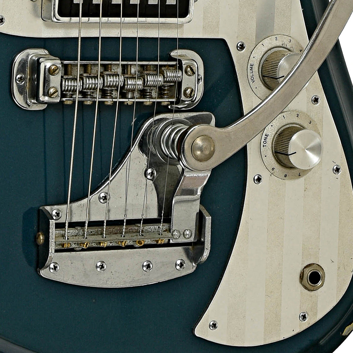 Bridge and controls of Silvertone ET-460 Electric Guitar