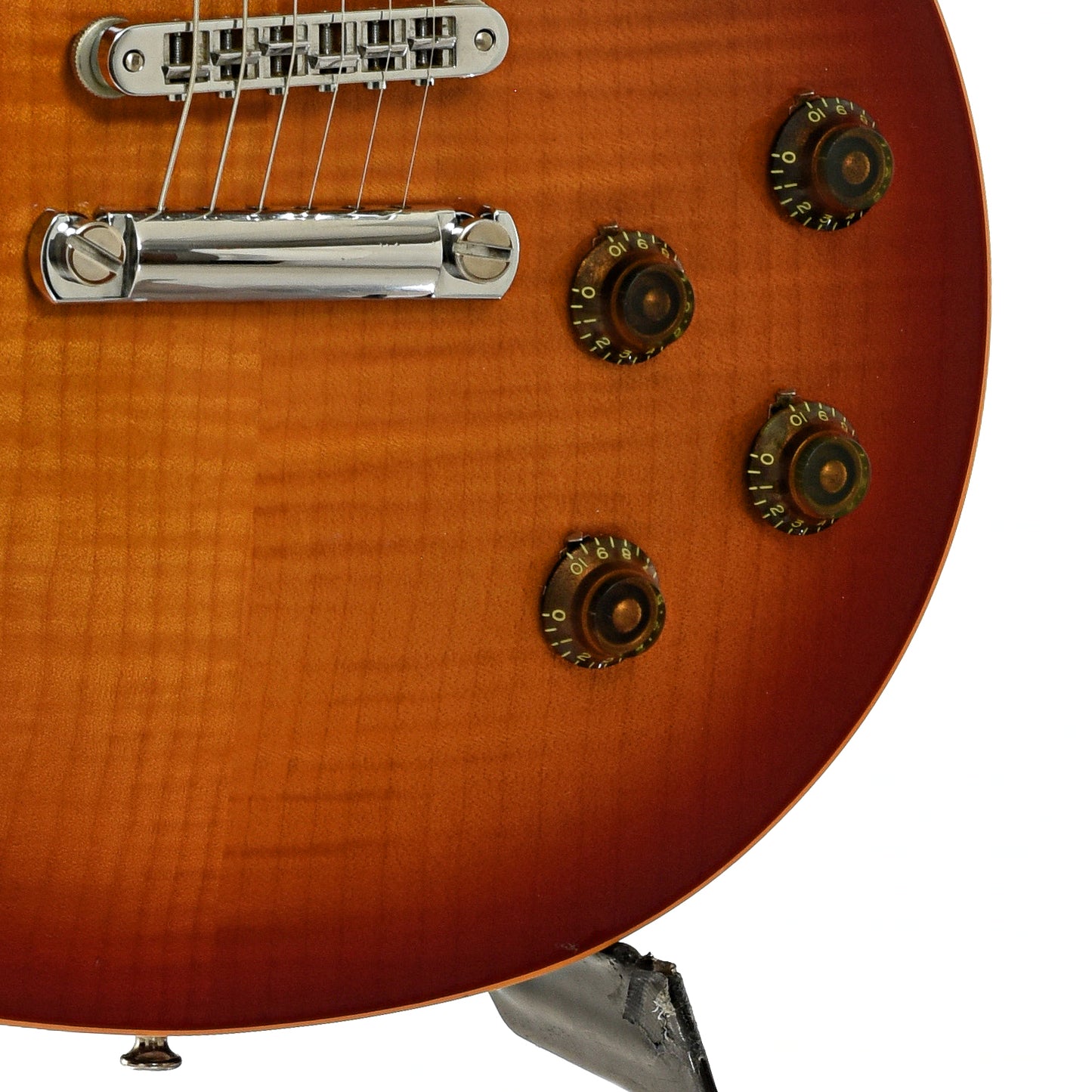 Bridge and controls of Gibson Les Paul Traditional Pro III Electric Guitar
