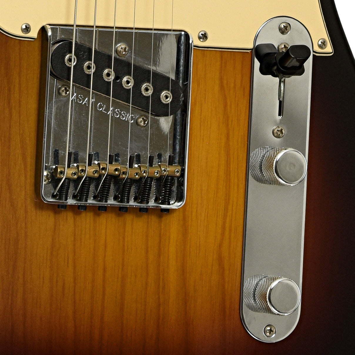Bridge and controls of G&L ASAT Classic Thinline Electric Guitar