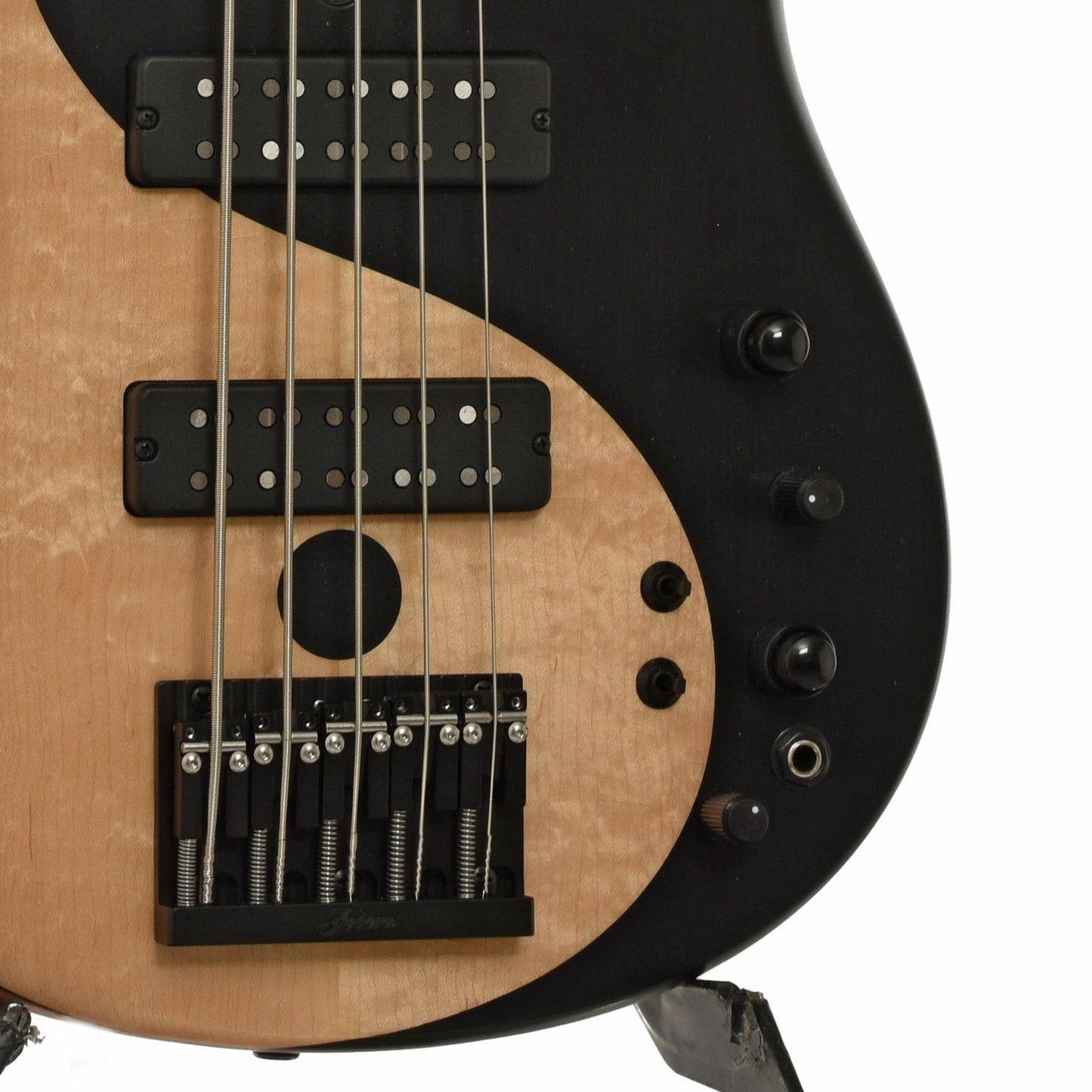Bridge and controls of Fodera Yin Yang Standard Blister Maple 5-String Electric Bass