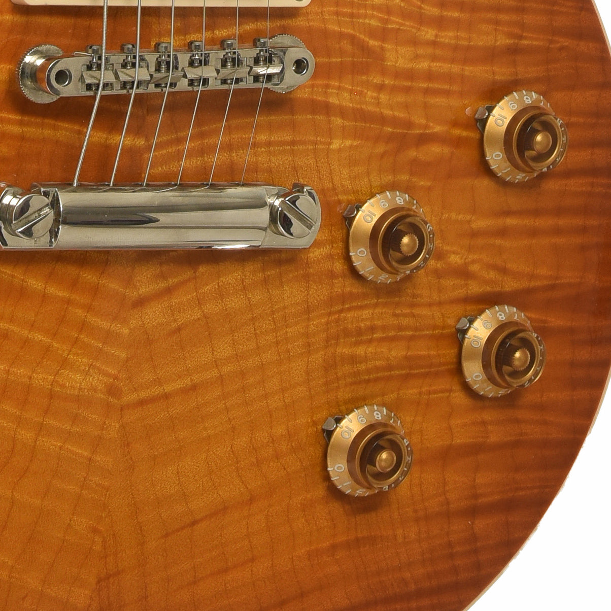 Bridge and controls of Gibson Les Paul Classic Premium Plus Electric Guitar 