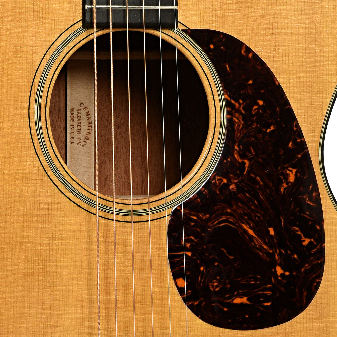 Soundhole of Martin 000-18E Retro Acoustic Guitar 