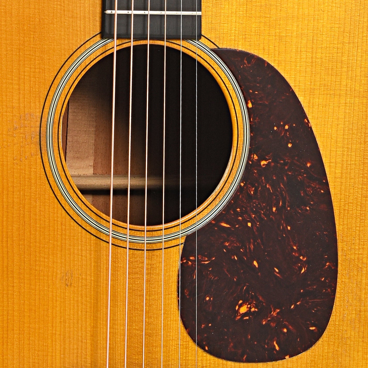 Sound hole and pickguard of Martin D-18 Authentic 1939 Aged Acoustic 