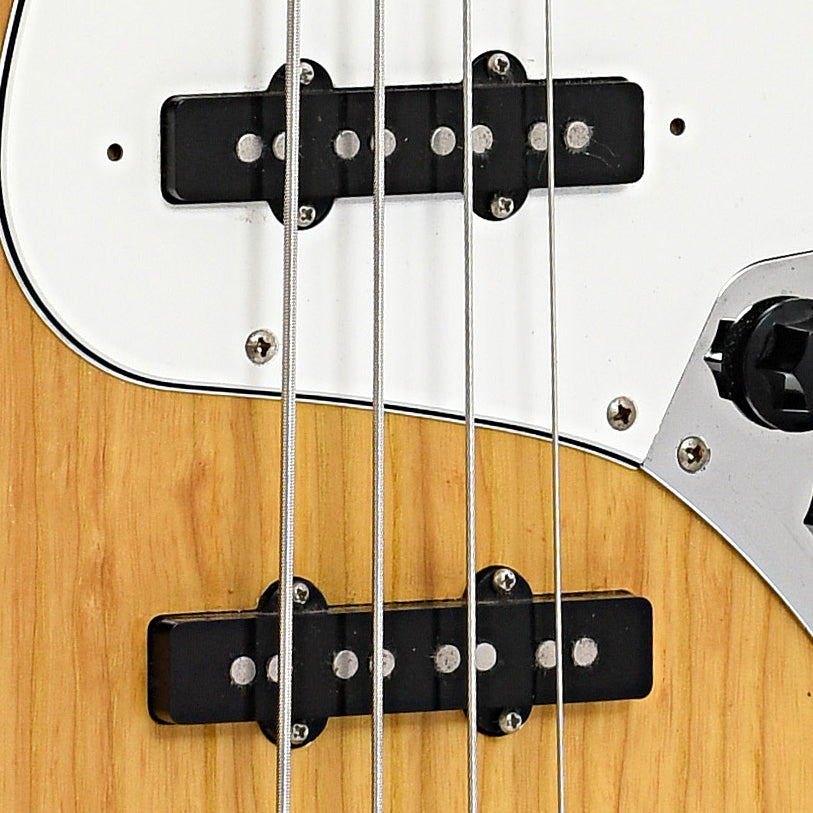 Pickups of Fender Vintage '75 Jazz Bass Reissue Electric Bass