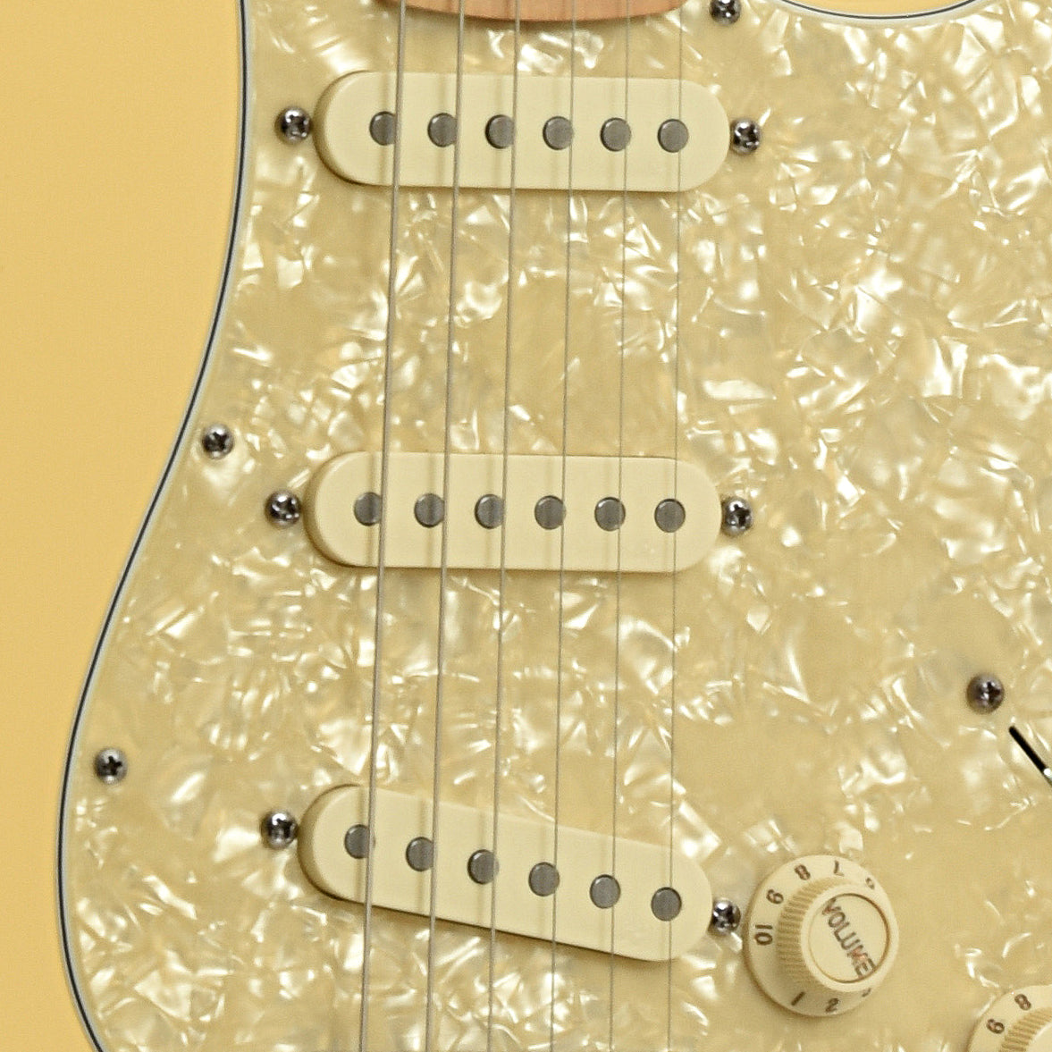 Pickups of Fender American Deluxe Stratocaster Electric Guitar 