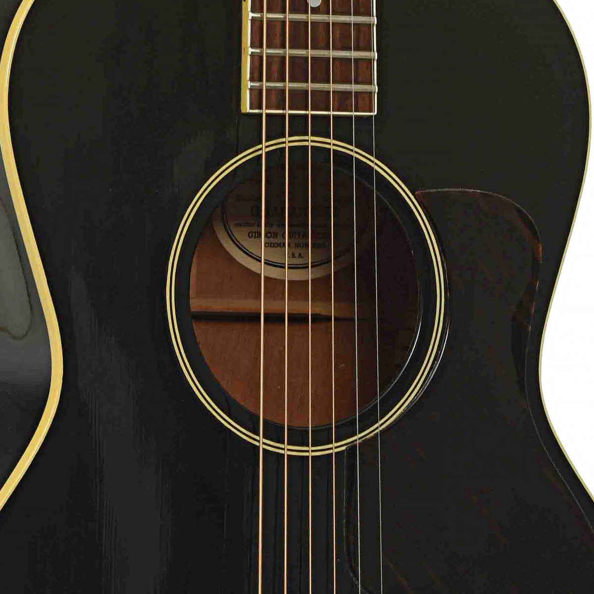 Soundhole of Gibson L-00