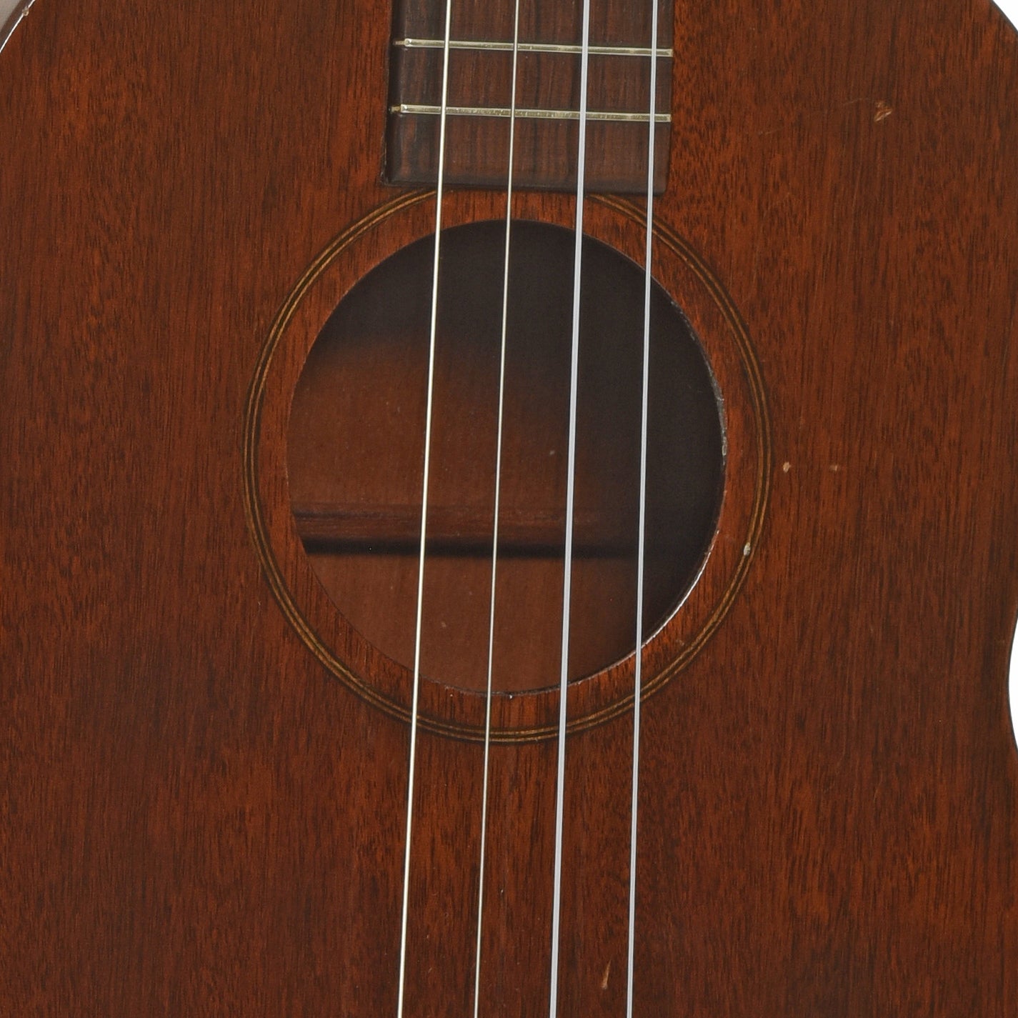 Soundhole of Favilla Baritone Ukulele