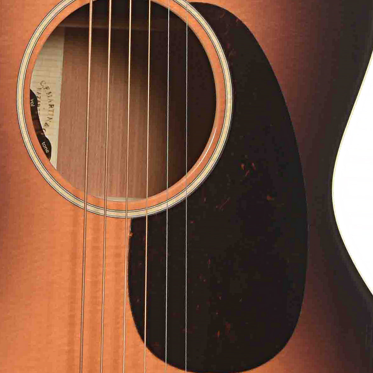 Soundhole of Martin 00L-16E Acoustic Guitar & Gigbag, 1935 Burst