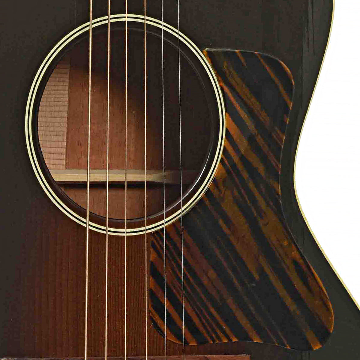 Soundhole of Gibson "True Vintage" 1932 Reissue L-00