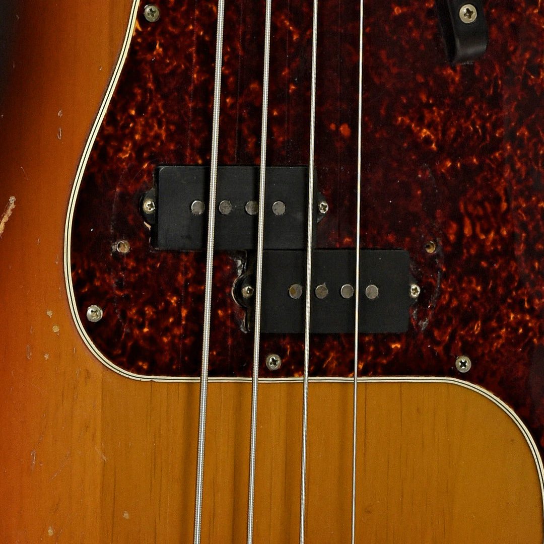 PIckups of Fender Precision Electric Bass 