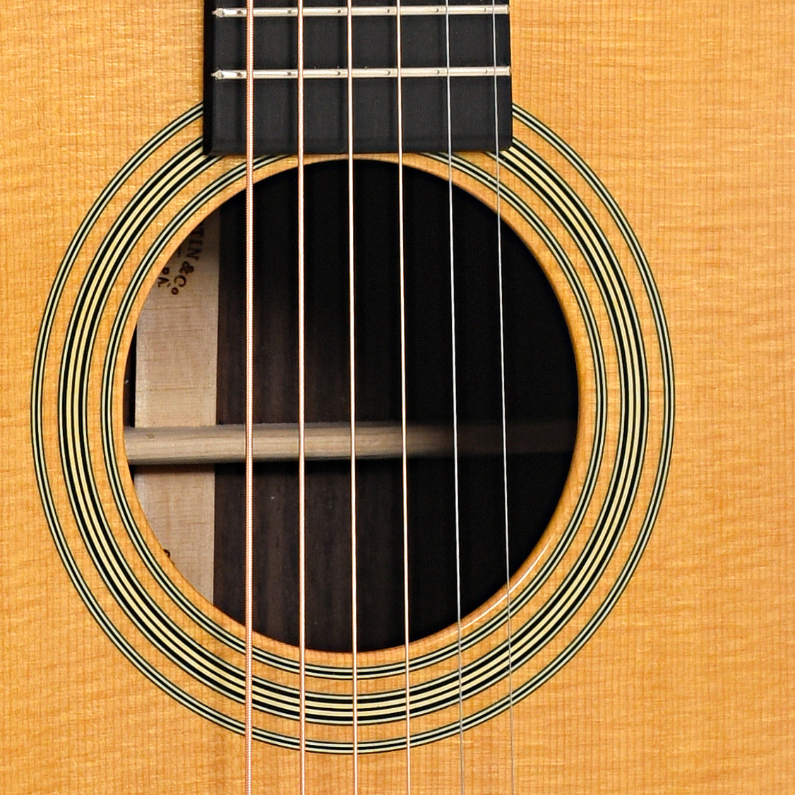 Sound hole of Martin 00-28VS Custom Acoustic