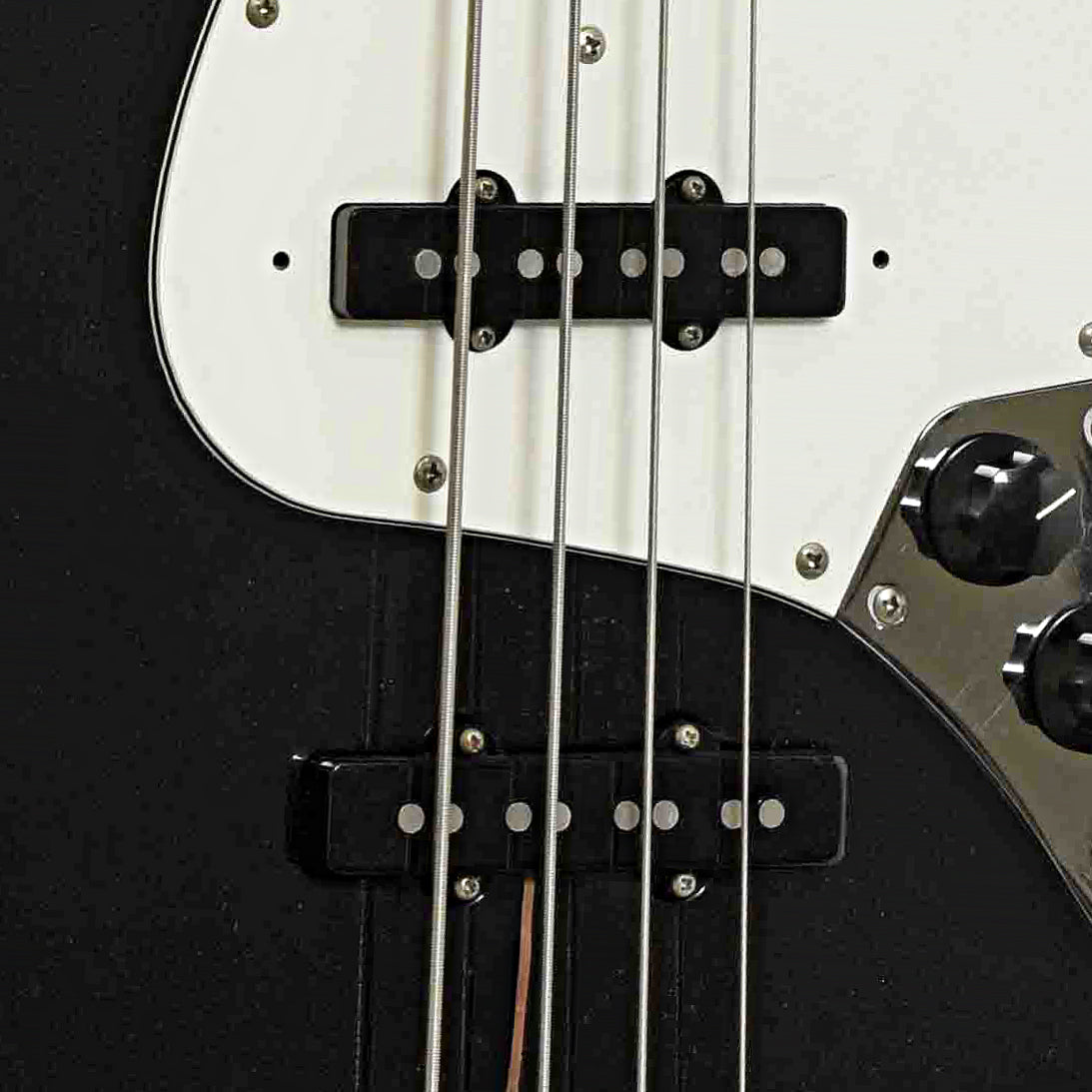 Pickups of Fender Jazz Fretless Electric Bass